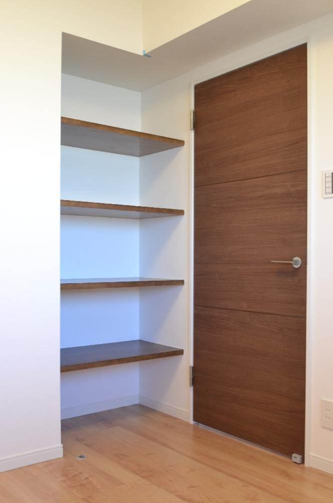 Non-living room. Western-style 4.5 tatami mats (shelf there)