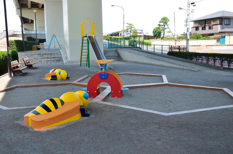 park. 10m until the bees children's park