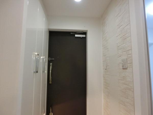 Entrance. Entrance (Eco-carat)