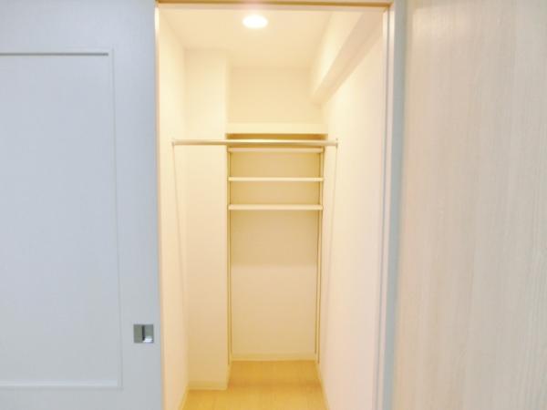 Receipt. Walk-in closet