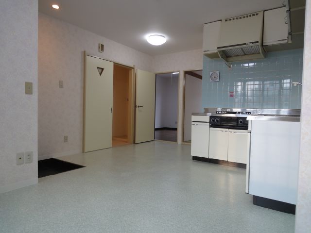 Kitchen. 8.8 Pledge of spacious kitchen.