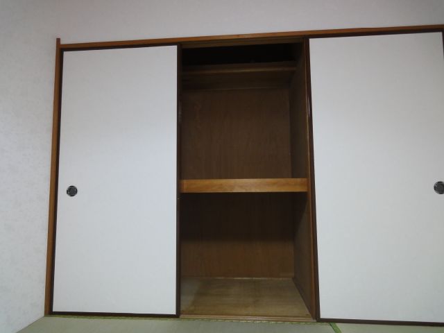 Receipt. It closet has depth.