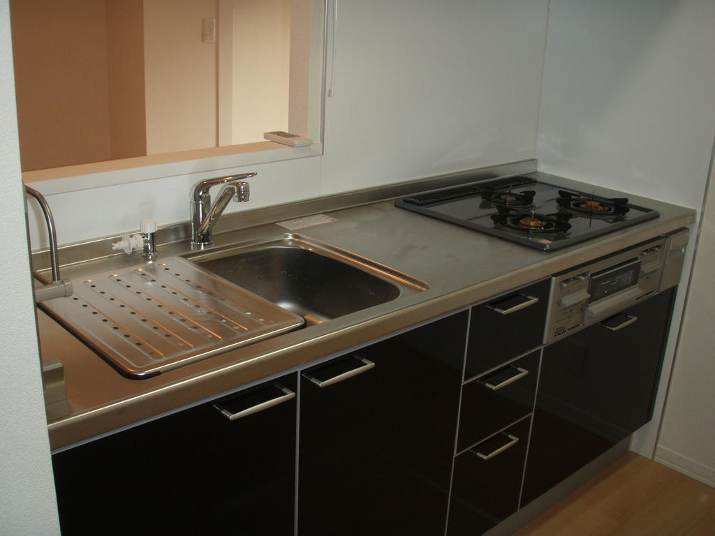 Kitchen. 3-neck gas stove, Dishwasher installation Allowed