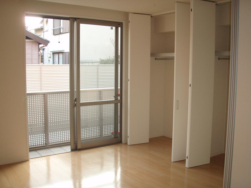 Receipt. Large closet