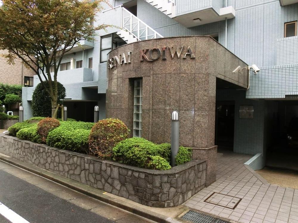 Entrance. Common areas