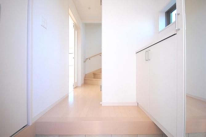 Same specifications photos (Other introspection). It is entrance construction cases