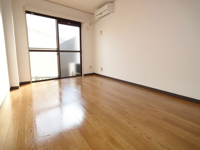 Living and room. Western is