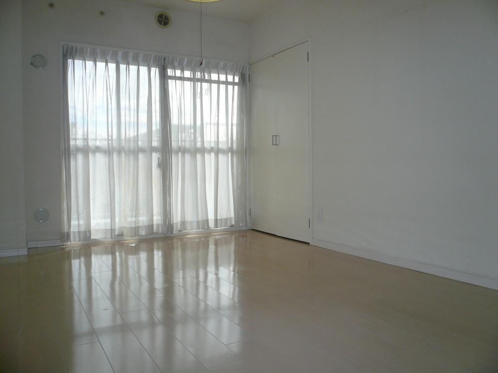 Non-living room. Indoor (12 May 2013) Shooting