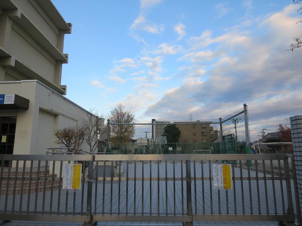 Primary school. Until Edogawa Ward Shinozaki fourth elementary school 750m Shinozaki fourth elementary school up to about 750m (10 minutes walk)