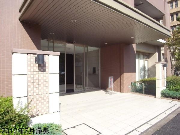 Entrance. Common areas