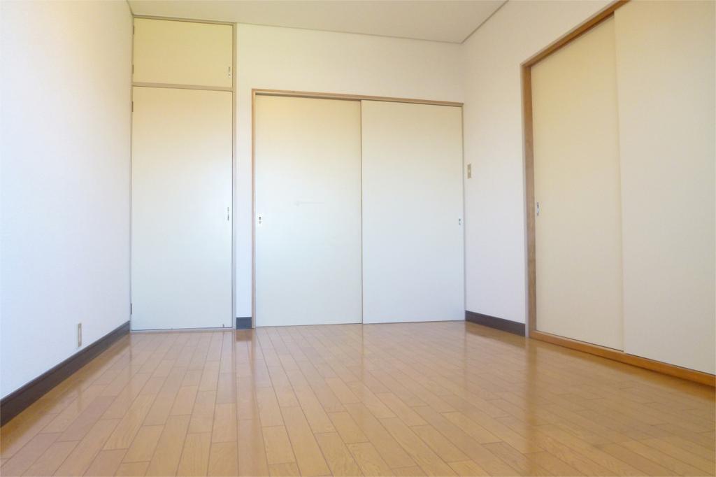 Other room space. Each room housed Ali