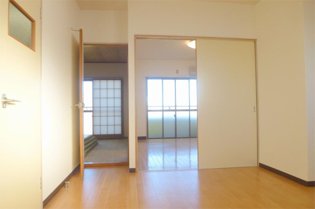 Living and room. All rooms are equipped with lighting