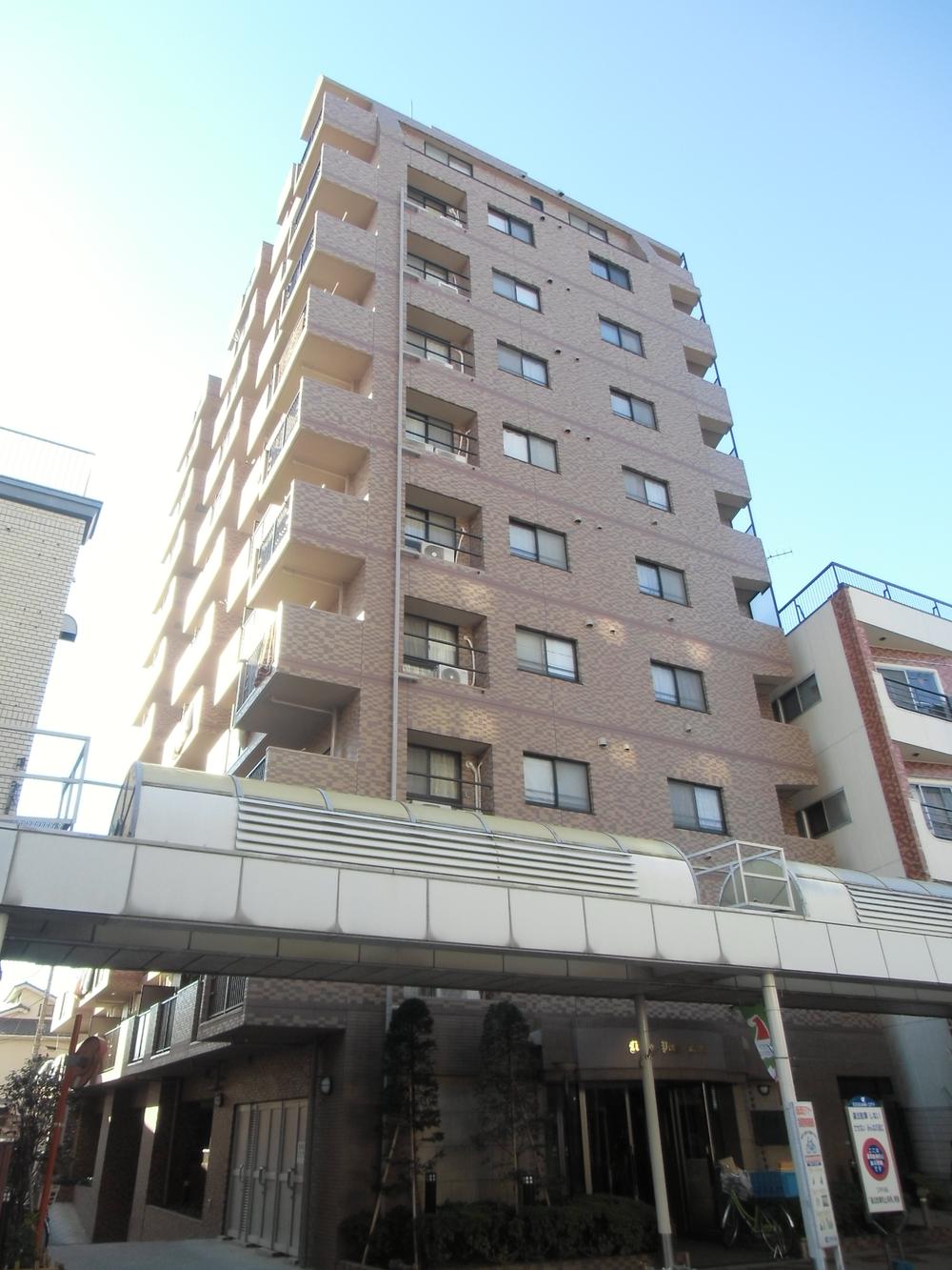 Local appearance photo. ■ Shopping flights good location local facing the Flower Road (October 2013) Shooting