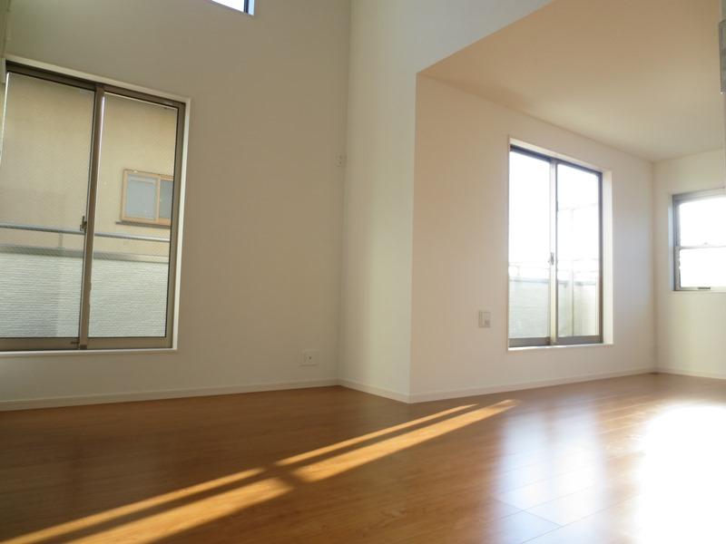 Living. Lighting full of living. Building 2 Living