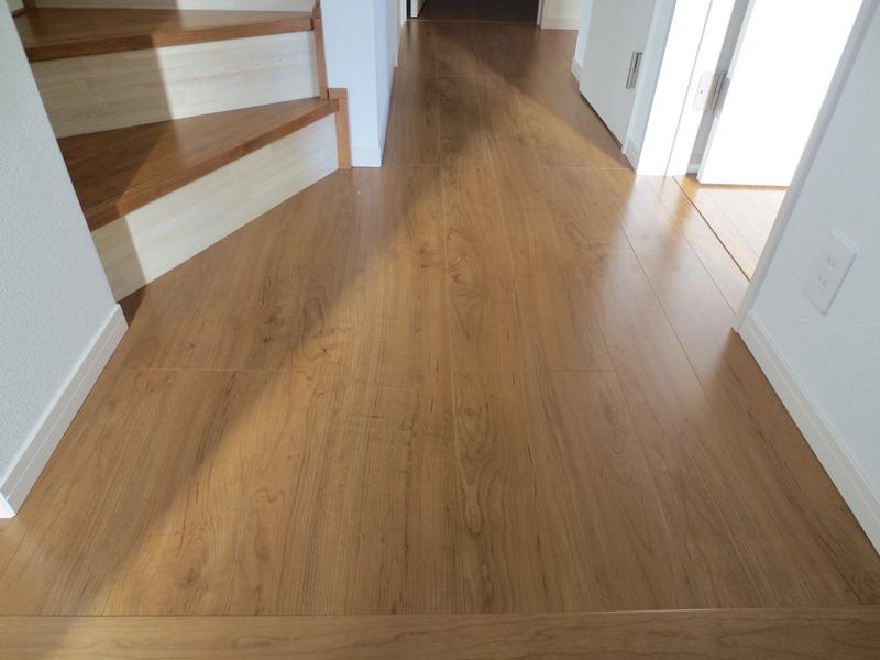 Entrance. Hiroーー have entrance We will welcome the Lord and customers. The color of the flooring is also astringent. Building 2 entrance