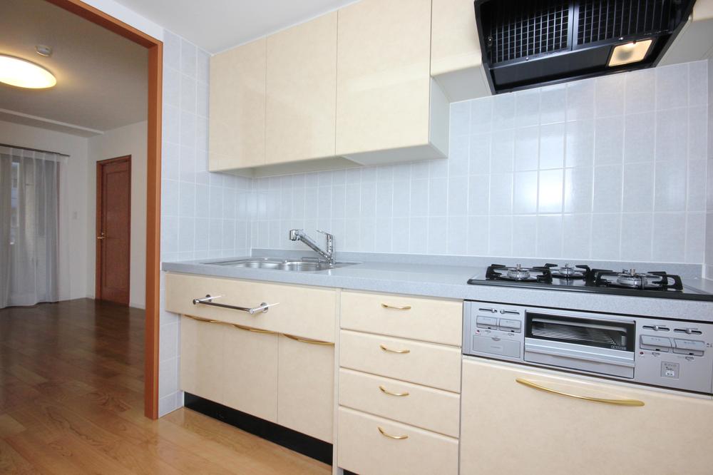 Kitchen. About 3.2 Pledge of kitchen