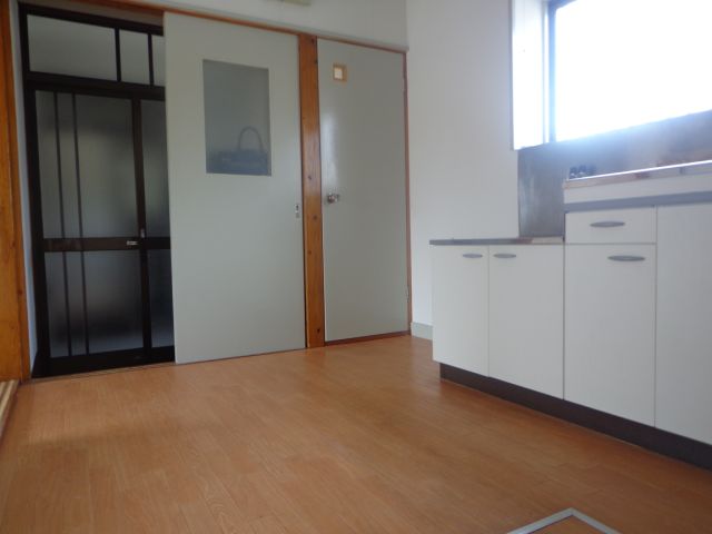 Living and room. Kitchen