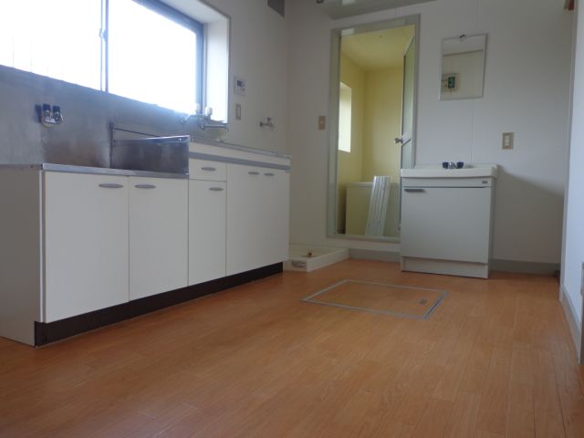 Living and room. Kitchen