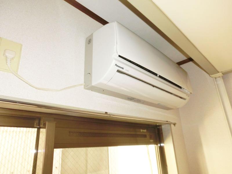 Other Equipment. Air conditioning is with 1 groups.