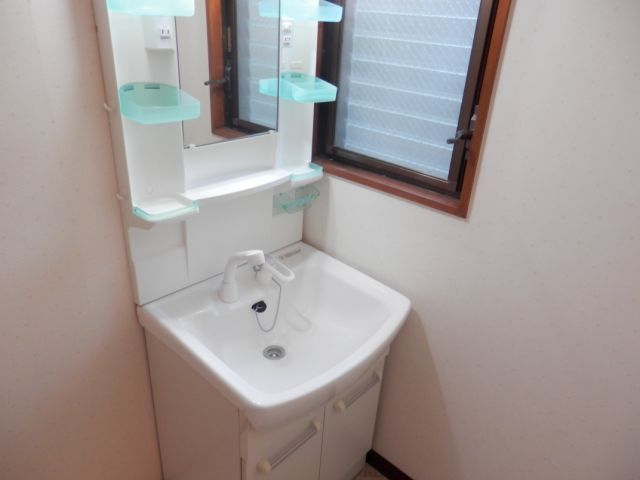 Washroom. Wash basin