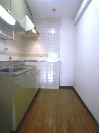 Kitchen. Easy-to-use kitchen mixer tap, Gas stove Allowed