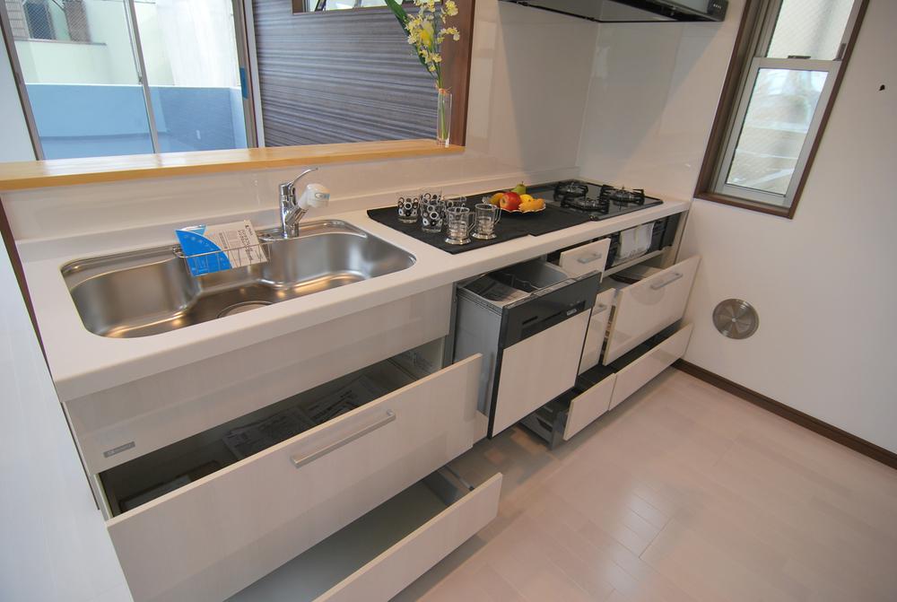 Same specifications photo (kitchen). Our construction cases Dishwasher standard equipment. It is out easily pull-out storage.