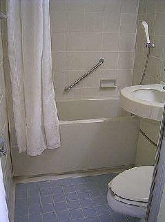 Bath. 3-point unit bus