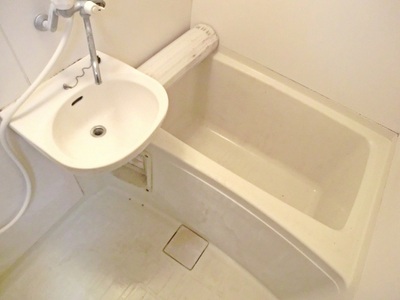 Bath. Clean bathroom! 