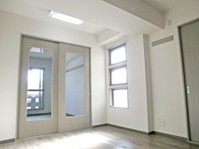 Living and room. Western-style room is two rooms! 