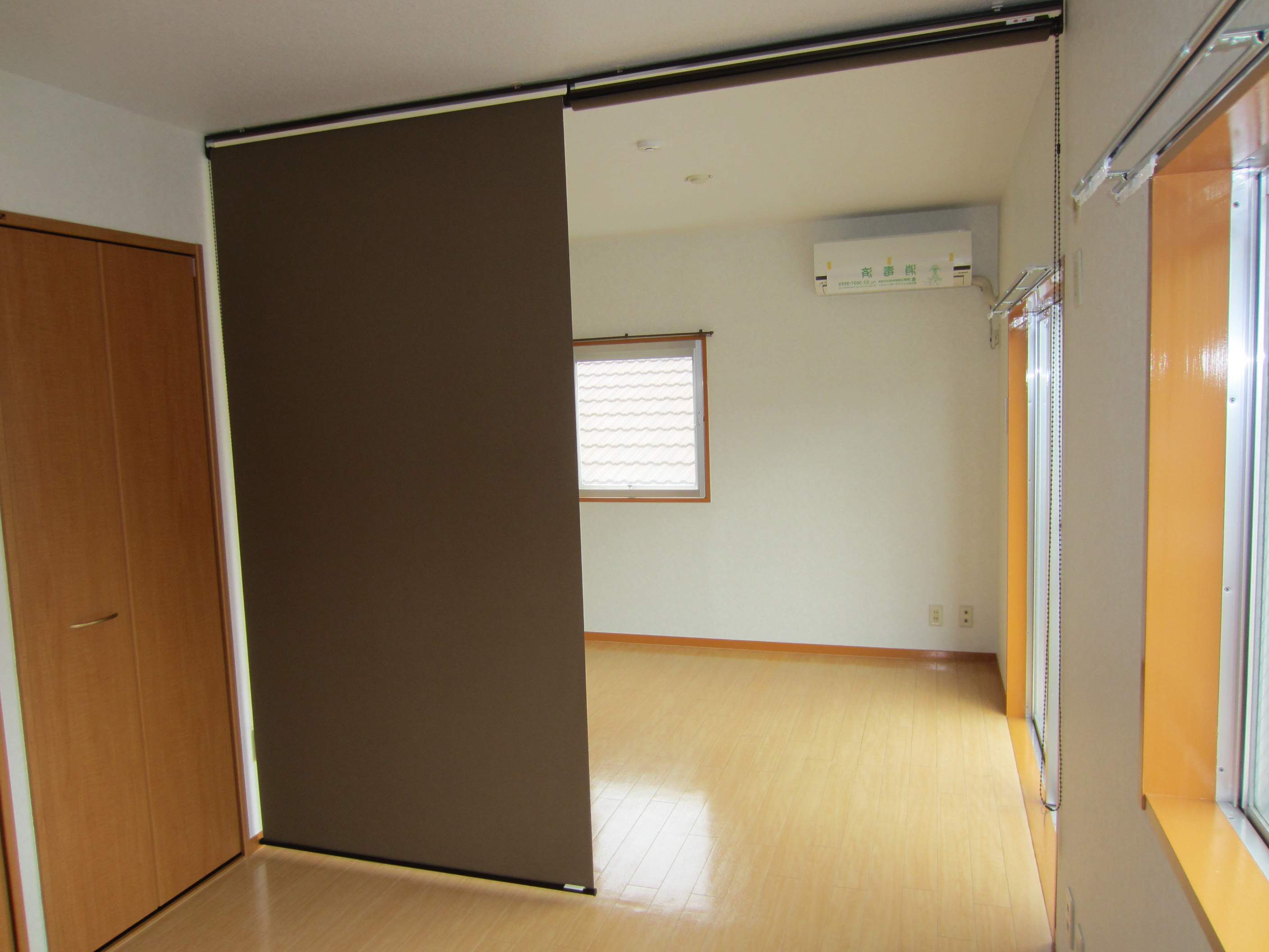 Other room space. Possible partition in the roll screen