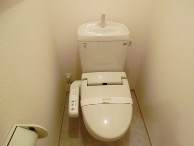Toilet. Toilet is clean & # 9835;