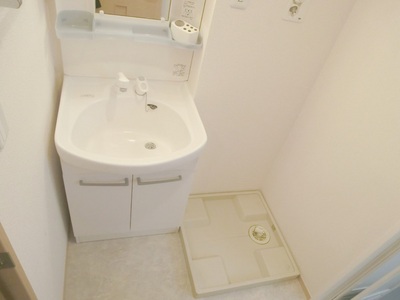 Washroom. It comes with independent wash fee