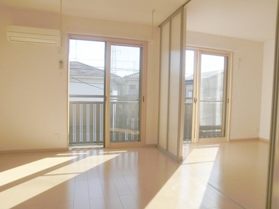 Living and room. It is the living of the start of bright sunshine ☆