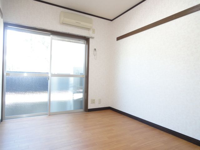 Living and room. Is good room per yang ☆