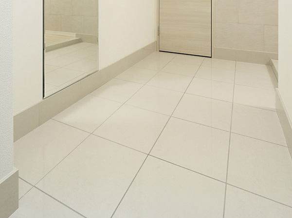 Interior.  [Tiled entrance floor] Bright and some clean entrance adopts paste graceful quaint tile. And finished with a comfortable space to greet comfortably the visitors.