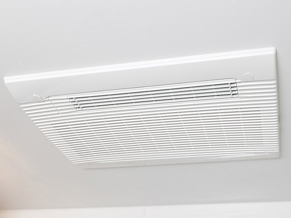 Bathing-wash room.  [Bathroom ventilation heating dryer] In also humid season, Bathroom ventilation heating dryer for drying in the bathroom. It worked as a dryer of clothes on the day of the night and rain.