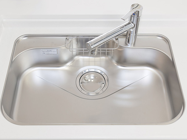 Kitchen.  [Low-noise wide sink / Built-in water purifier with mixing faucet] Adopt a sink of low-noise specifications to reduce the running water sound. Excellent durability which has been subjected to luck hard embossing of scratches on the surface is wide sink. Integrated water purifier and single lever mixing faucet. You can use plenty of clean, delicious water.