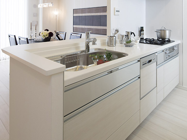 Kitchen.  [kitchen] Cleanliness full system kitchen, Slide cabinet and 3-burner stove with a storage capacity, Wide sink, Excellent ease of use, such as built-in water purifier, It is a functional space in which communication is deepening of the family.