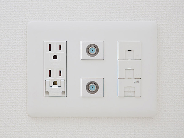 Other.  [Multi-media outlet] BS ・ CS110 ° broadcasting, Installing a cable TV-enabled multi-media outlet to all the living room. You can enjoy the feel of the Internet and television in all of the living room.  ※ Available separately in any subscription, Costs, such as equipment purchases and monthly usage fee, It will be borne by the customer.  ※ For more information, please contact the person in charge. (Same specifications)