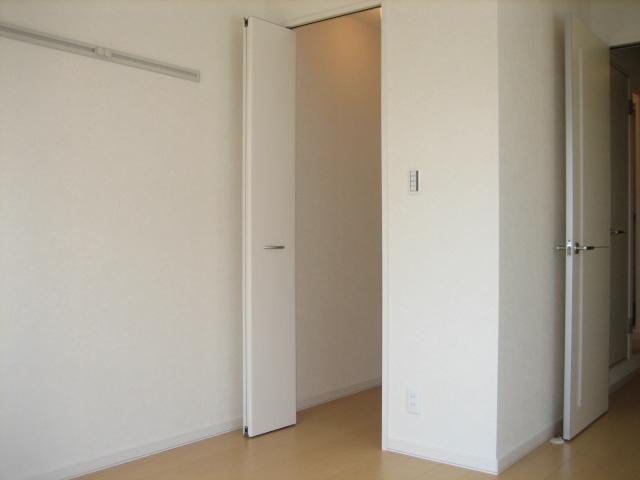 Receipt. Walk-in closet