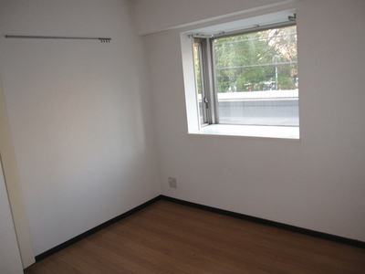 Living and room. Western-style 4.4 Pledge