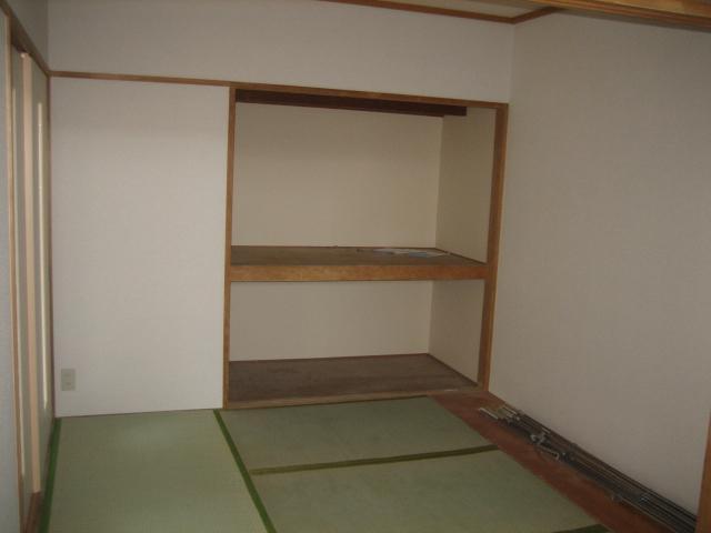 Living and room. Japanese-style room (same type)