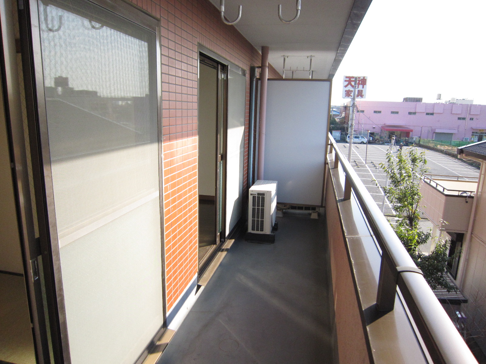 Balcony. Southwestward good per yang!