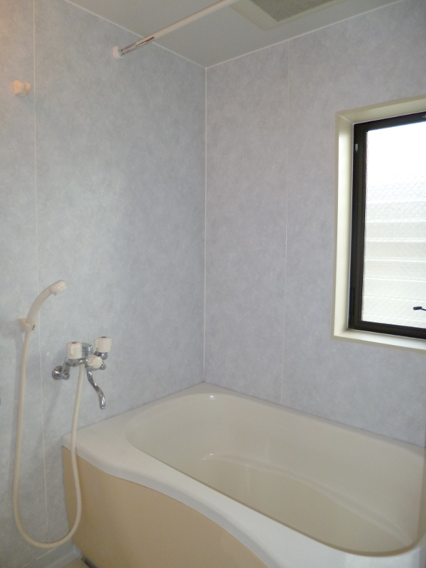 Bath. Add 炊式 ・ Yes window