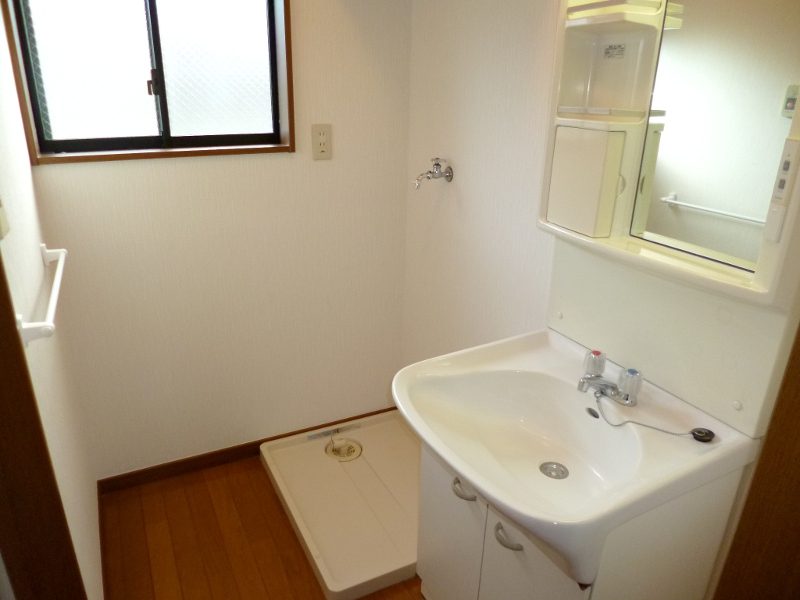 Washroom. Yes window