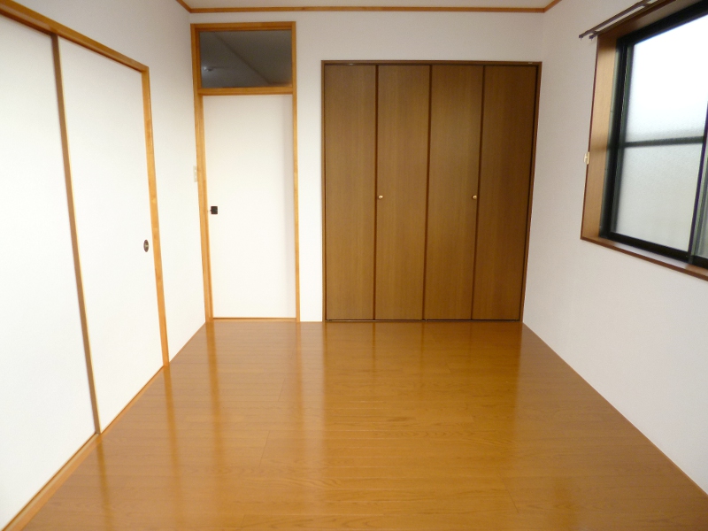 Other room space. It is a corner room. 