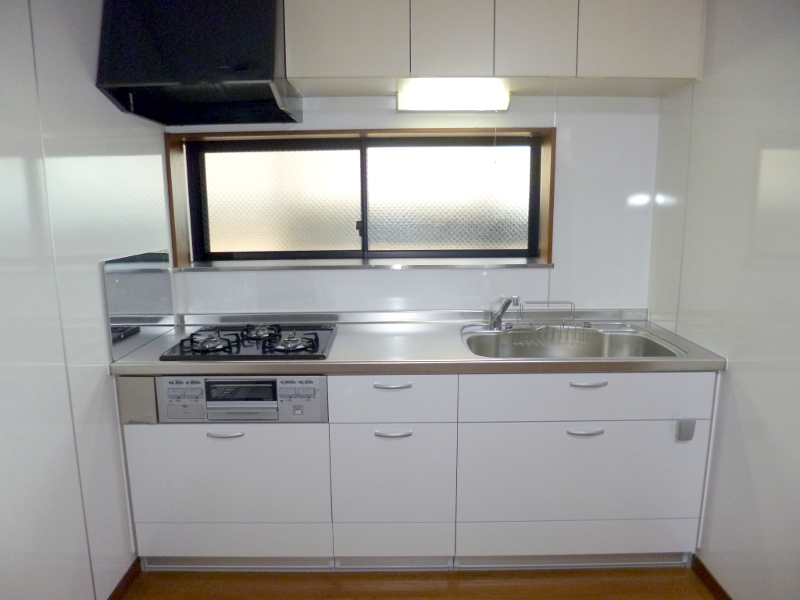 Kitchen. There is a window. 3-neck range with grill