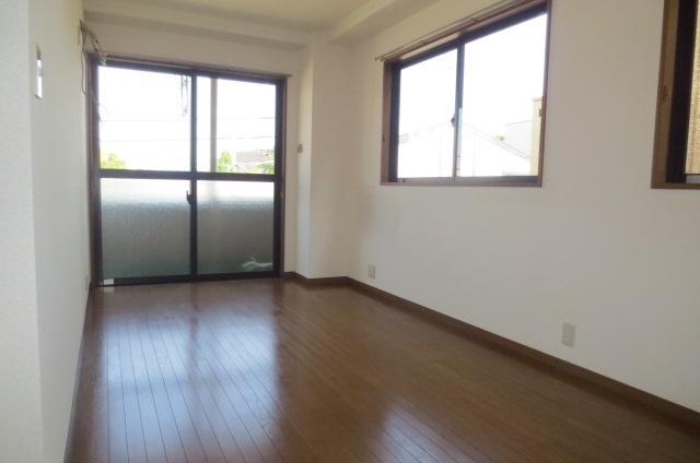 Living and room. Western-style 1