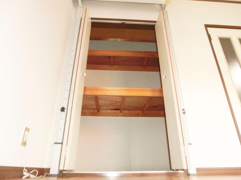 Receipt. There is a large capacity storage space.