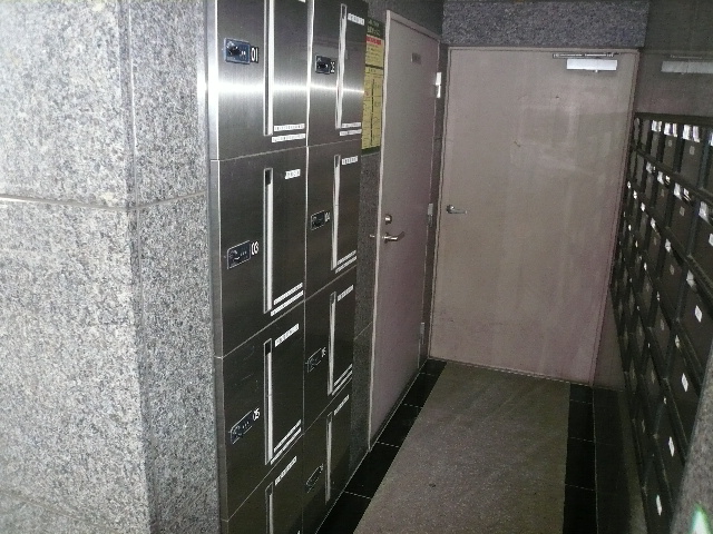 Other common areas. Courier BOX ☆